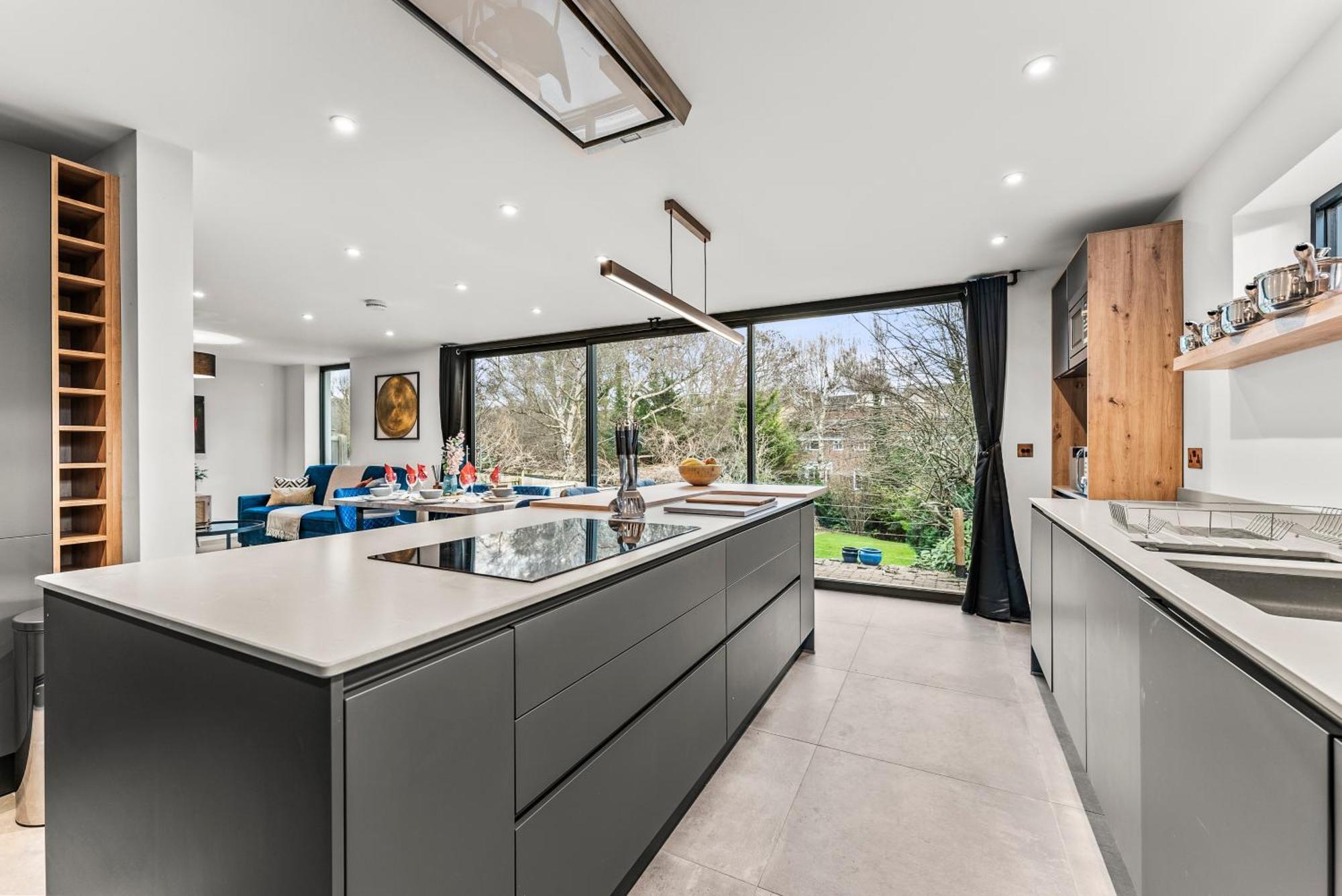 Elegant Retreat In Cheltenham - Garden & Parking Included Exterior foto