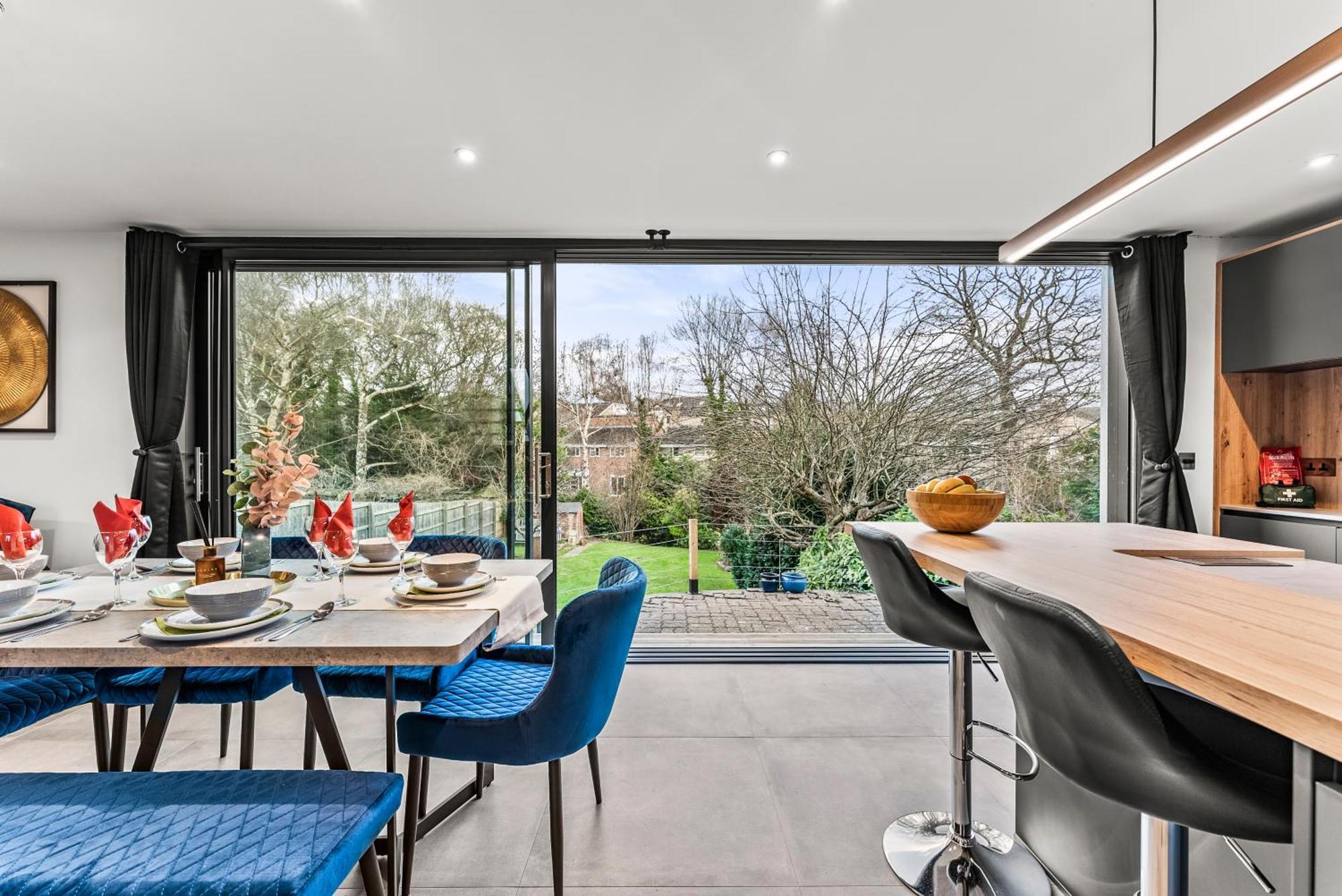 Elegant Retreat In Cheltenham - Garden & Parking Included Exterior foto